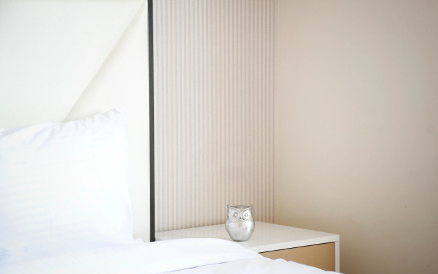 Stylish Gem Steps to Republic Square Apartments