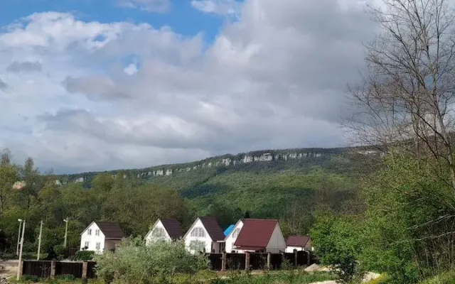 Castnyj dom u peki c vidom na gopy 2 Belaa Daca