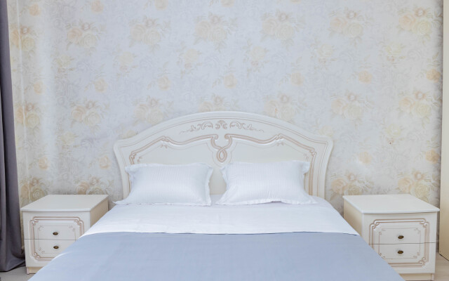 Апартаменты трехкомнатные на Навои 208/8