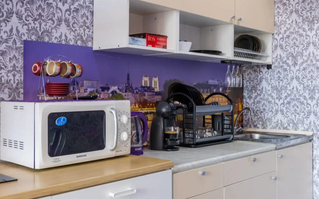 Apartamenty v Novom dome, 3 razdel'nyh spal'nyh mesta, do metro 5 minut peskom bonus kofemasina
