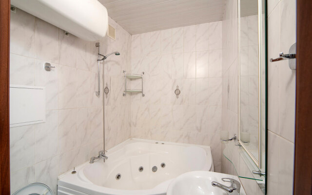 Studiya S Dzhakuzi Na Lenina 155 Apartments