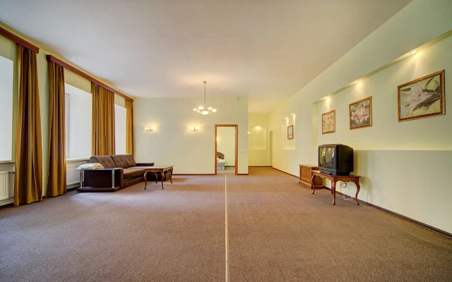 Апартаменты у площади Восстания