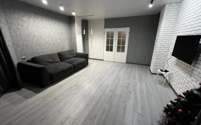 Bolshaya Kvartira s Yevroremontom Flat