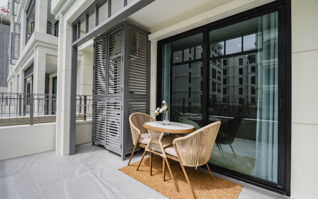 Апартаменты Charming balcony studio in Title Legendary