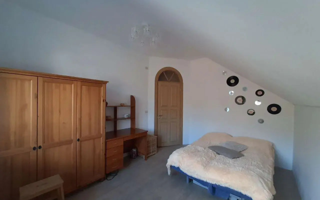 Na 11-Ya Zavokzalnoy 25 Private house