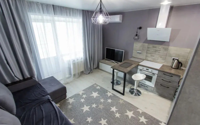 Evrodukhkomnatnaya so stilnym remontom v tsentre Flat