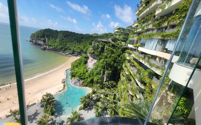 Wyndham Grand Flamingo Cat Ba Resort Hotel