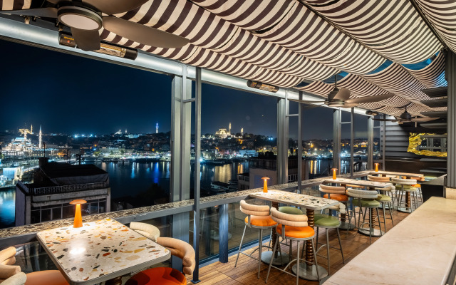 Momento Golden Horn Hotel
