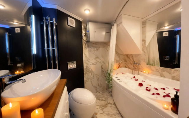 Апартаменты ZenApart с джакузи и камином