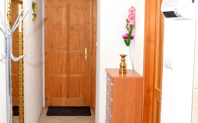 Lorabel Apartment House