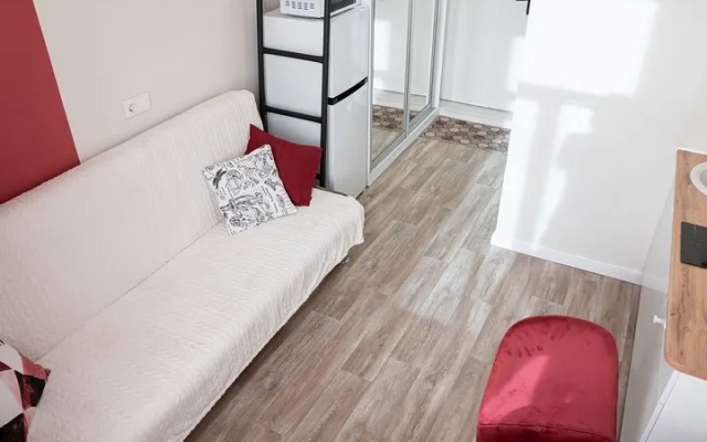 Квартира мини-студия со вторым ярусом у парка с озерами