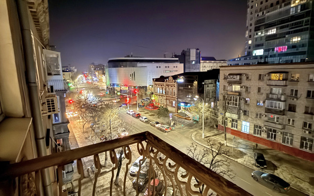 Апартаменты Уютные трехкомнатные в самом сердце города