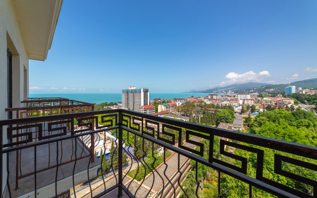 Studiya na 12m etazhe s potryasayushchim vidom na more i gorod Flat