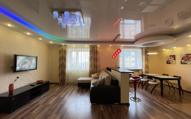 Квартира Дизайнерская двухкомнатная с джакузи