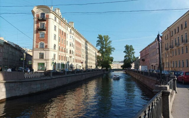 Апартаменты Sutki Rent в Доходном Доме Безобразовой