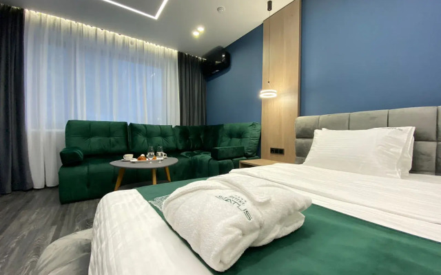 Royal Status Hotel