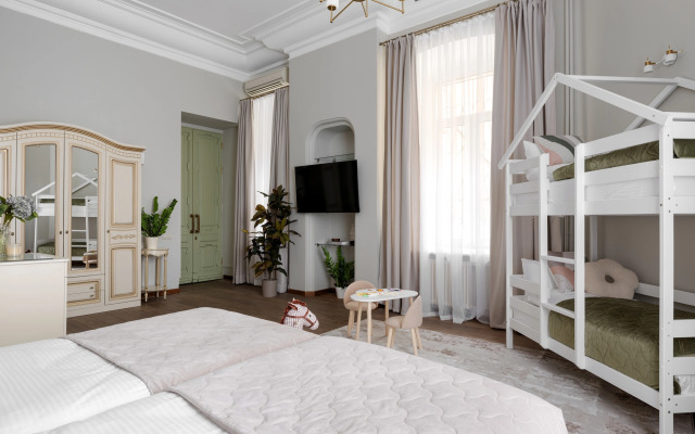Nikitskiy Bulvar 7b Apartments