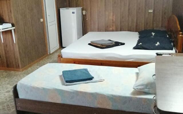 Na Uyutnoy 10 Guest House