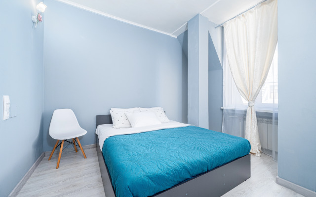 U Metro Sadovaya Flat