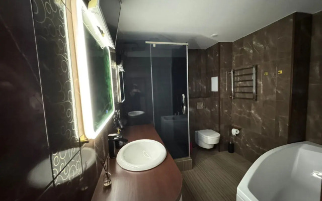 Tryokhkomnatnaya Flat