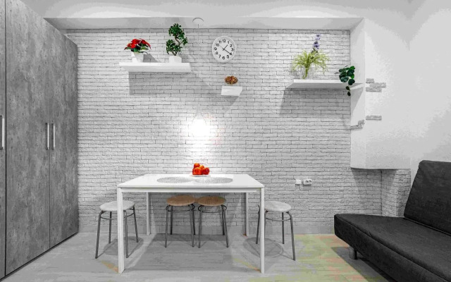 Svetlaya i uyutnaya studiya v Esto-Sadke Flat