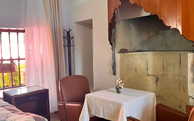 Tarihi Sari Konak Hotel
