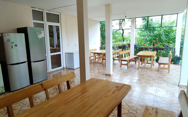Roksana Guest House