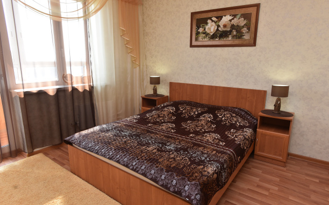 Apartment on Malysheva 4B