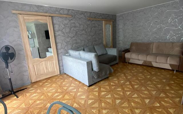 2-K. Kvartira V Tsentre Apartments