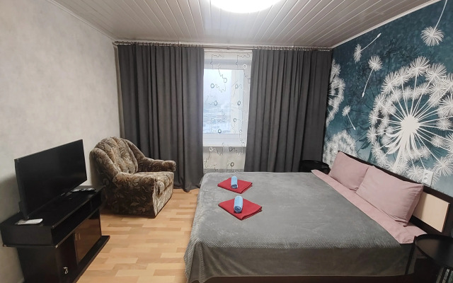Tryokhkomnatnaya S Razdelnymi Spalnyami I Balkonom Flat