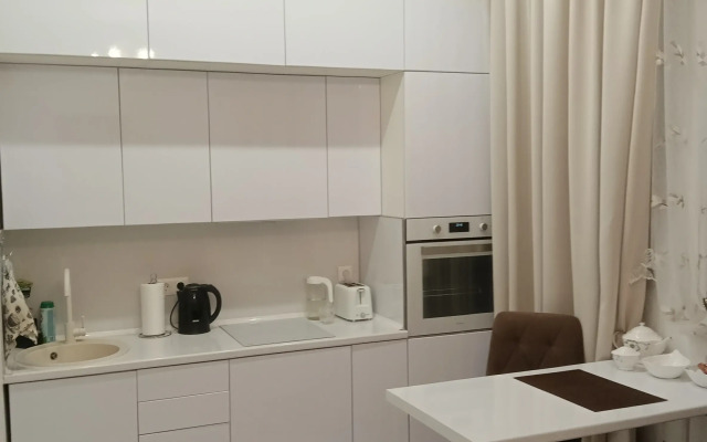 Uyutnaya Yevrodvushka U Metro Flat