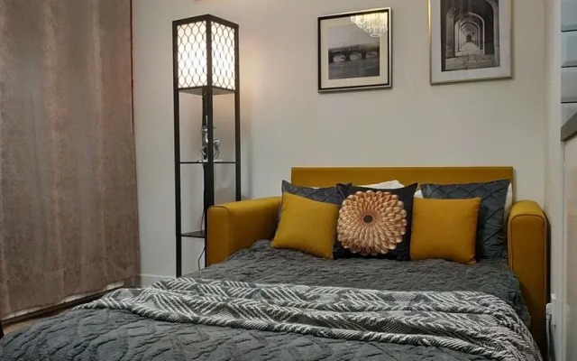 Atmosfernaya Studiya U Tavricheskogo Flat