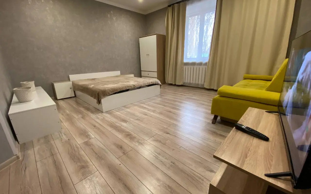 Shikarnaya Dvukhkomnatnaya V Tsentre 6 Spalnykh Flat