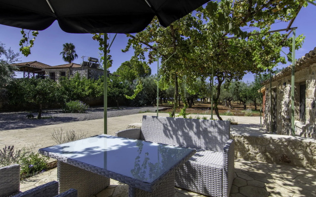 Olive Grove by the Sea Kardamyli Private house