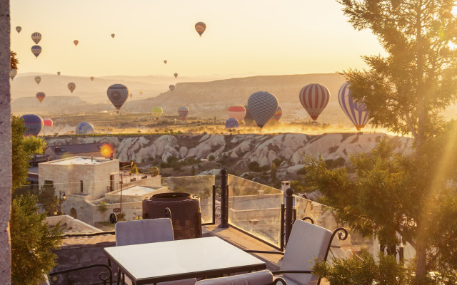 Cappadocia Fairy Chimneys Selfie Cave Hotel