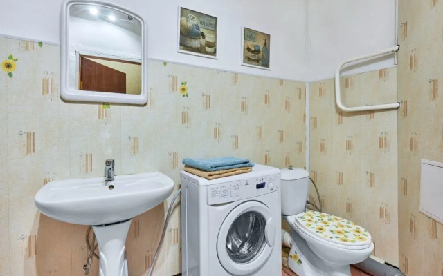 Na Ulitse Vasiliya Goltsova 3 Flat