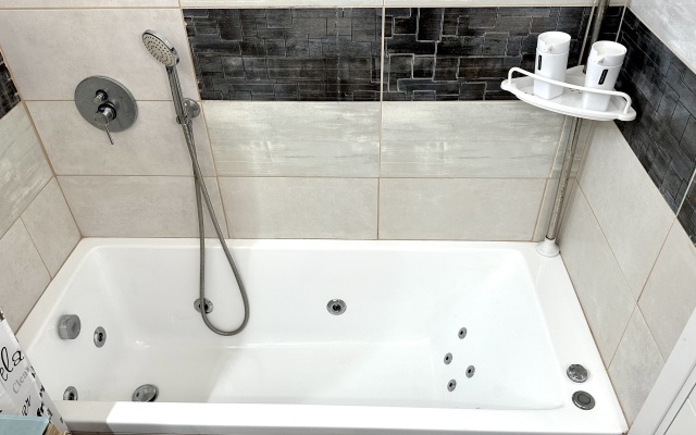 Diamond 2bed Apartment with Jacuzzi by the Sea