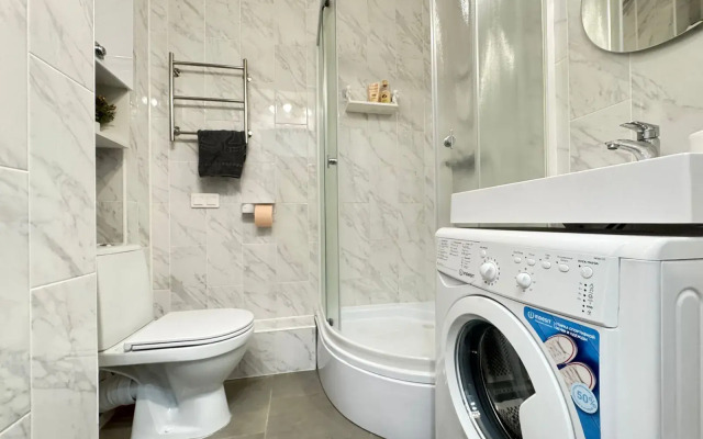 2 Nochi Na Oktyabryskoy Naberezhnoy 40 Flat