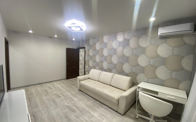 Квартира Двухкомнатная у метро напротив Северного вокзала