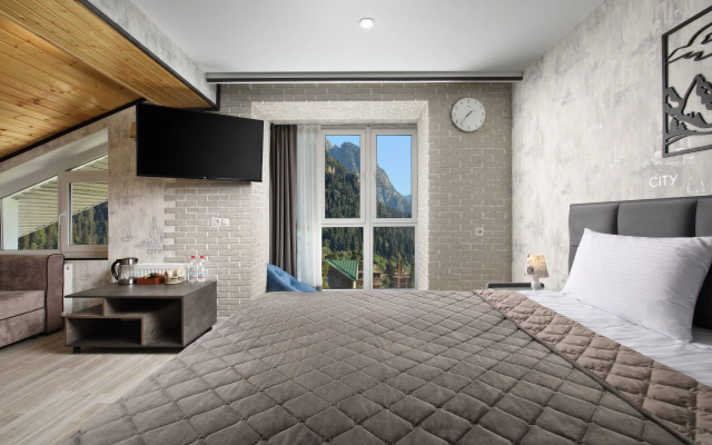 Mirros Subay Hotel Dombay