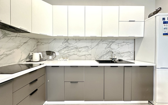 Lyuks Akvamarin s Dizaynerskim Remontom, Dlya Bolshoy Semi Apartments