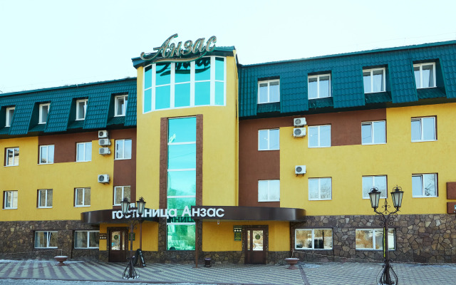 Anzas Hotel