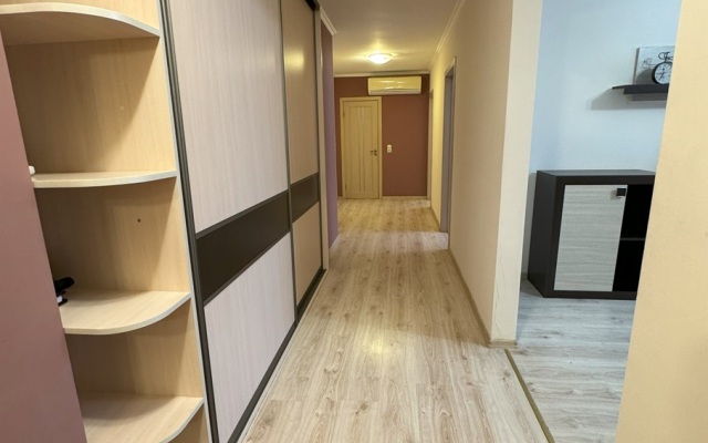 Apartamenty Trekhkomnatnaya Kvartira Na Sutki Ul. Chekhova 12 Apartments