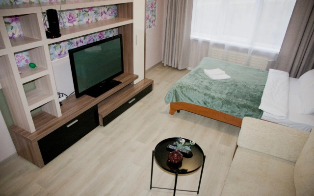 Dvuhkomnatnye LYuKS u DK Metallurgov. Barbaris Apartment