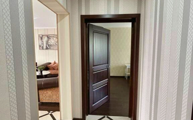 Ulucsennye trehkomnatnye apartamenty s terrasoj