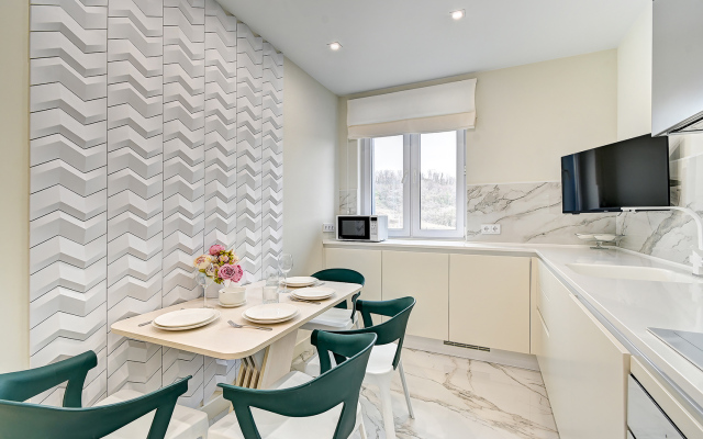 Simfoniya Morskaya-2 s 2 san.uzlami, proektorom na balkone, bassejnom na territorii Apartments