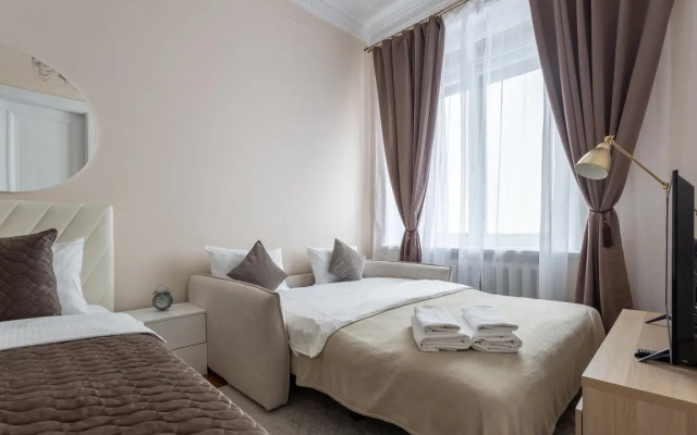 Apartments Uluchshennye S Balkonom I Gostinoy