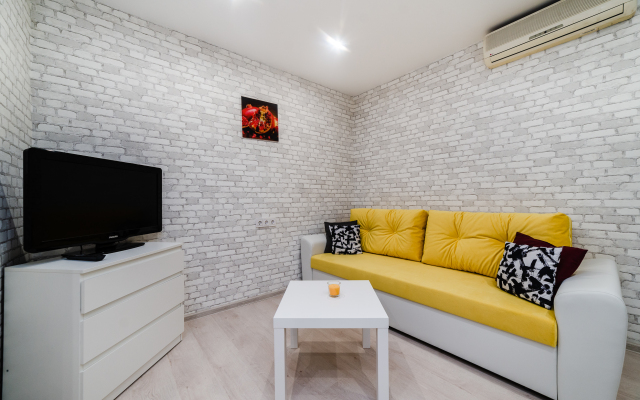 Na Ulitse Malaya Filevskaya Flat