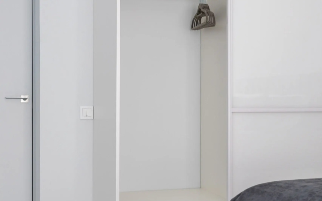 Kvartira s Dizajnerskim Evroremontom v Novom Zilom Komplekse s Panoramnymi Oknami