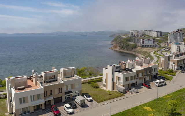 Roskoshnaya dvukhurovnevaya kvartira s sobstvennoy terrasoy Flat